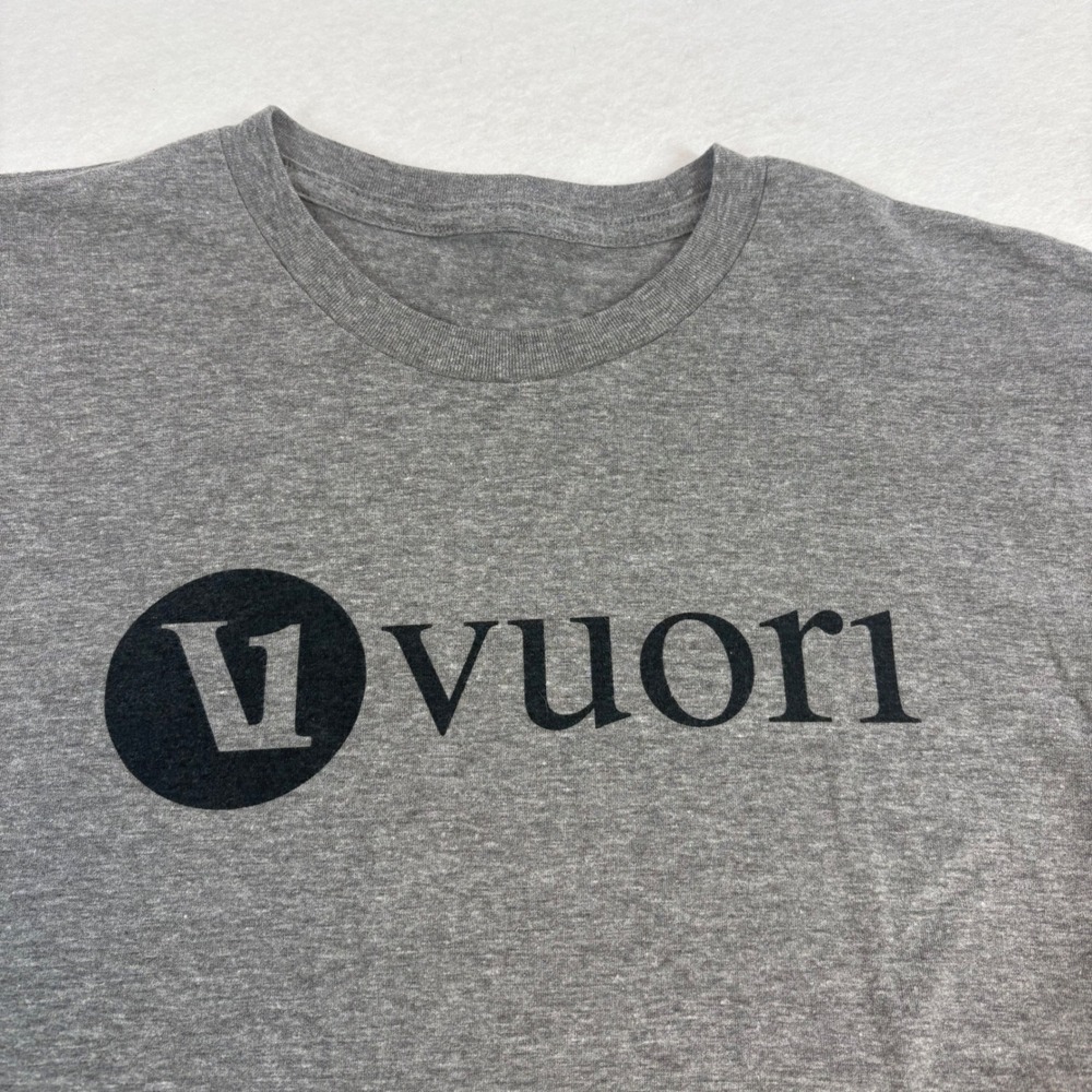 Vuori Graphic Tee Womens M Gray Short Sleeve Logo Workmark Soft Athletic Cozy